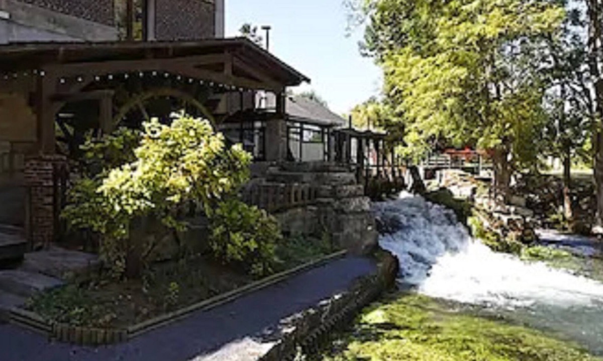 Saint-Omer-en-Chaussee Hotel | LOGIS Moulin des Forges