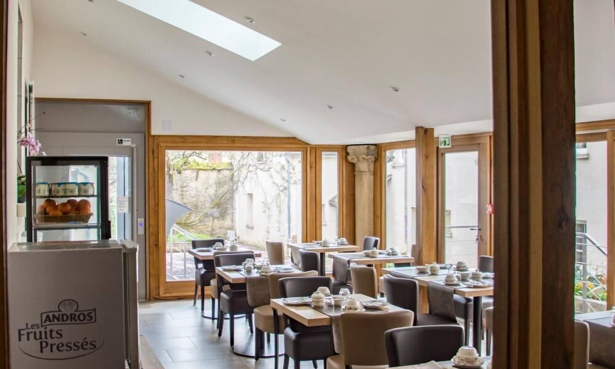 Ligny-le-Chatel Hotel | Logis Relais Saint Vincent