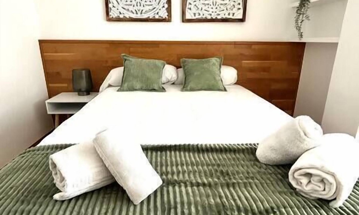 Delicias Apartment | LOIRA NAVARRA 17: Light and Comfort with Views