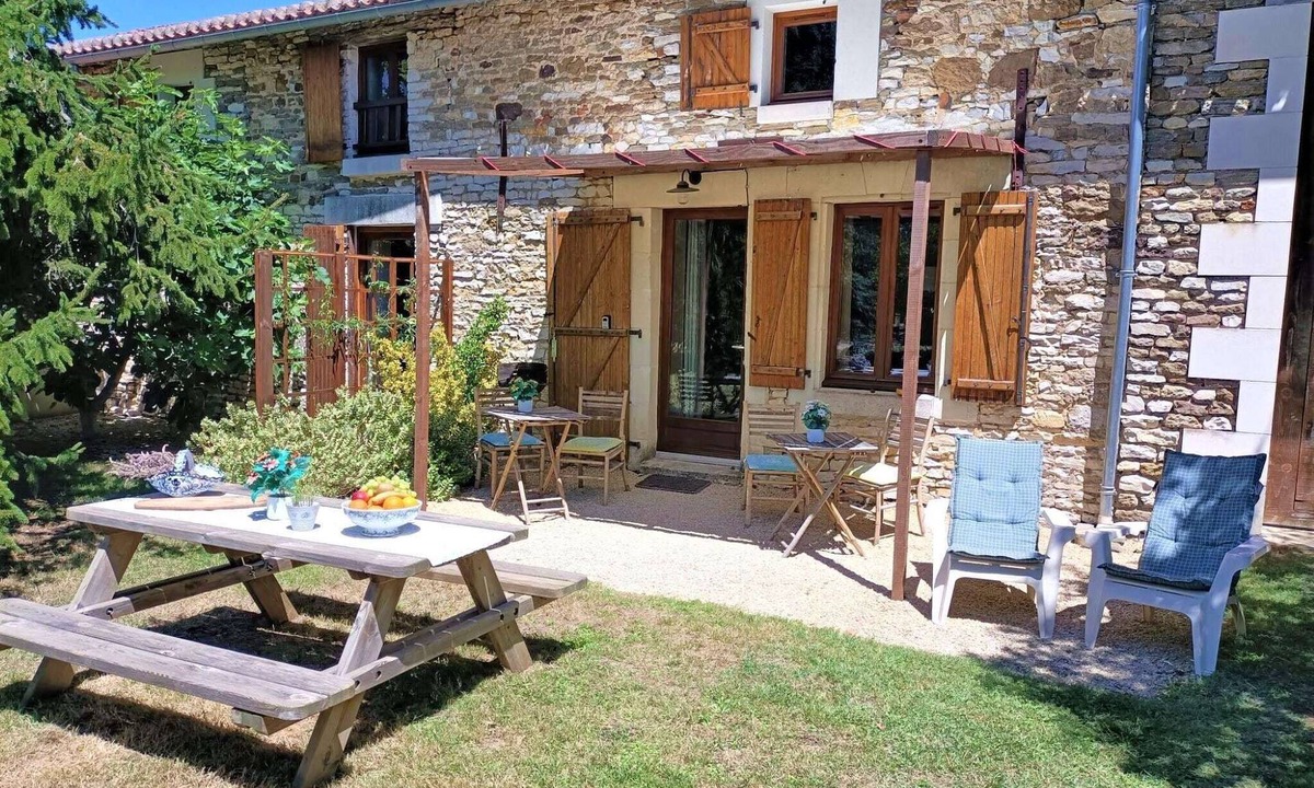 Saint-Jean-de-Sauves Cottage | Loire Countryside Escape near Castles