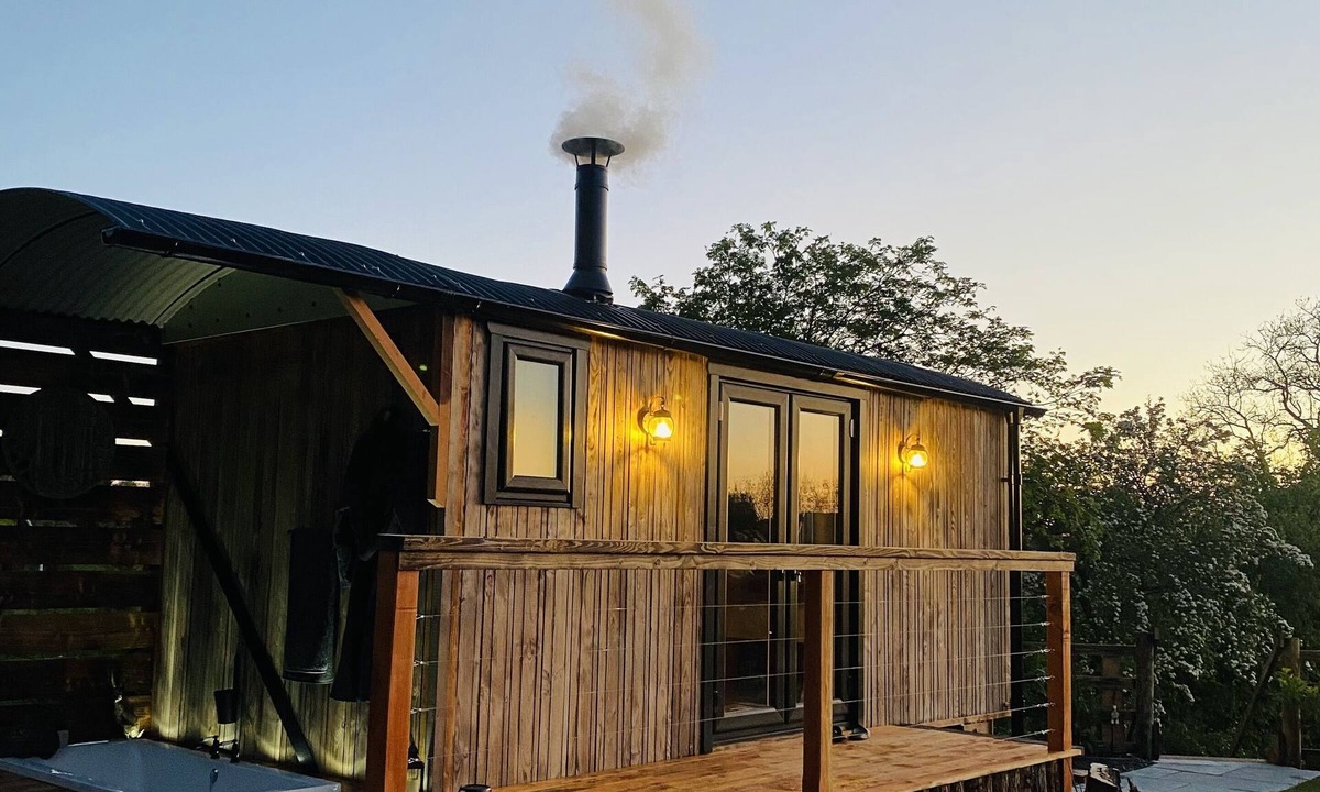 Llanfair-Dyffryn-Clwyd Cabin | Loki Shepherds hut [ Graig Escapes ]