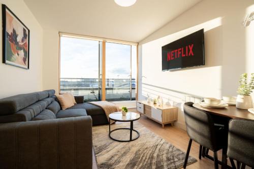 Evelyn Apartment | London 1 Bed Flat - Sleeps 4 - Balcony