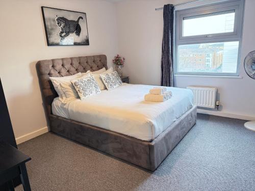 Shadwell Apartment | London Luxury Holiday Home B