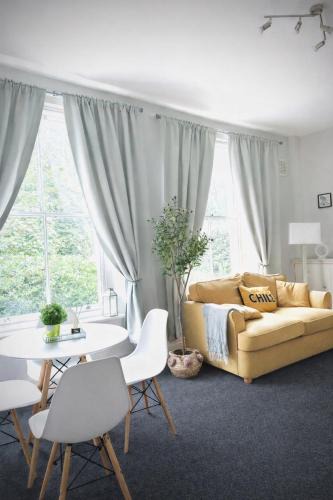 Vassall Apartment | London Oval Apartment