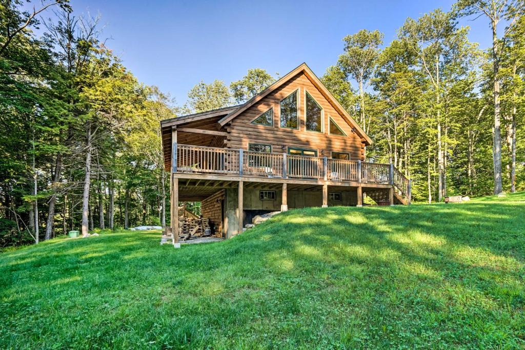 Londonderry House | Londonderry Chalet w/Deck, Fire Pit & Views!