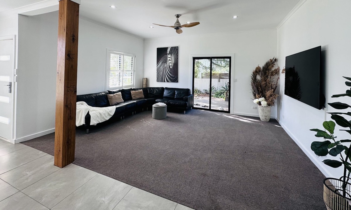 Horsham House | Lone Pine Horsham - pet friendly