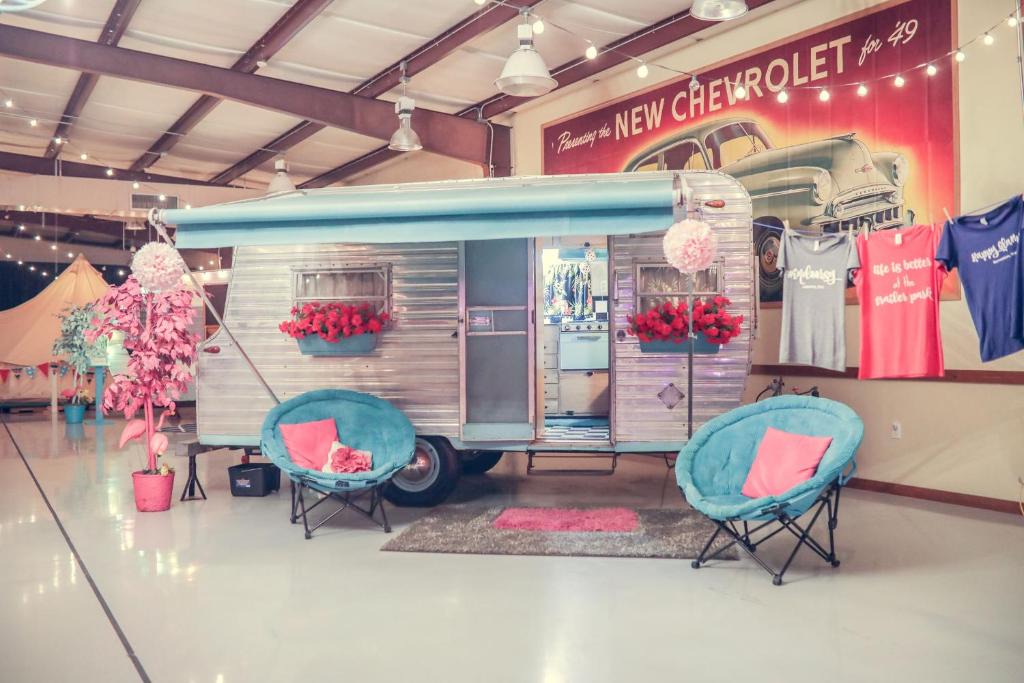 Warrenton Hotel | Lone Star Glamp Inn