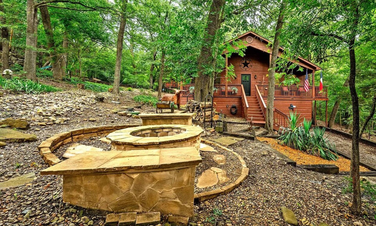 Pottsboro House | Lone Star Hacienda welcomes you to your private paradise for couples or families