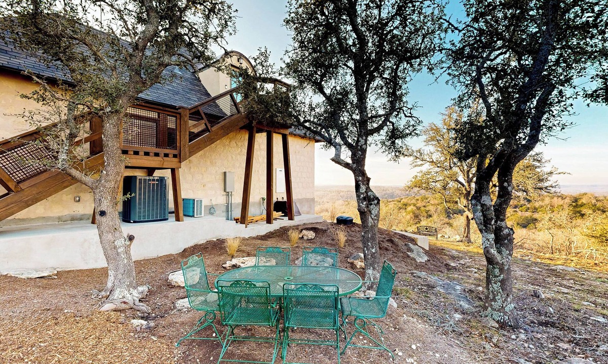 Fredericksburg Condo | 'Lone Star Leisure' Condo w/Hill Country Views
