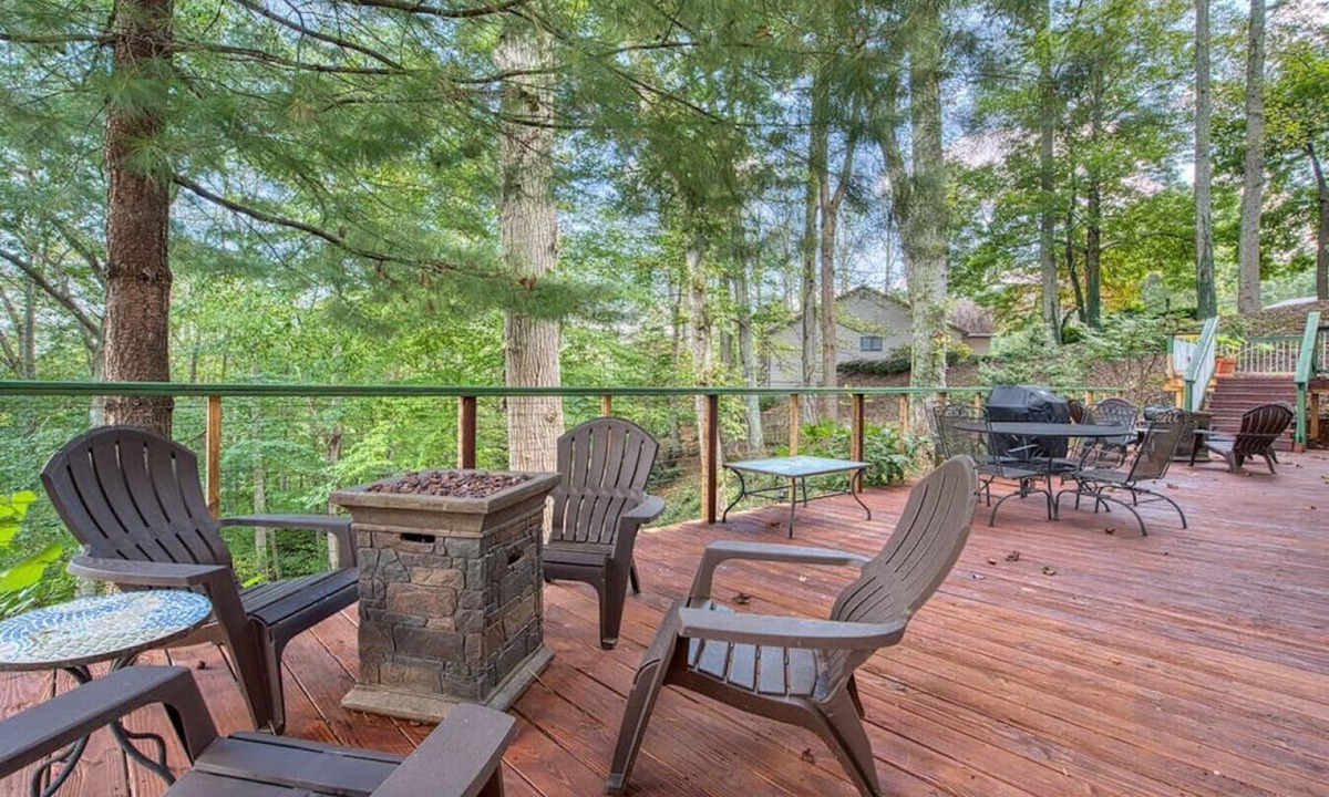 Lake Junaluska Apartment | Lone Star Retreat # 3 -10 min to Waynesville & BR Pkwy-25 min to Biltmore Estate