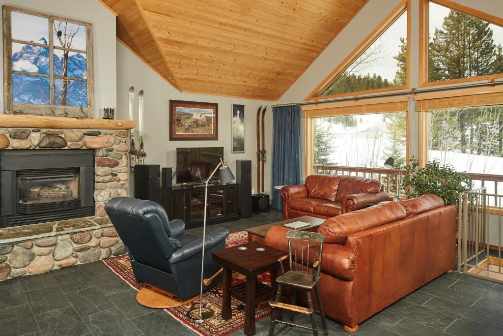 Big Sky Meadow Village House | Lone Walker Home