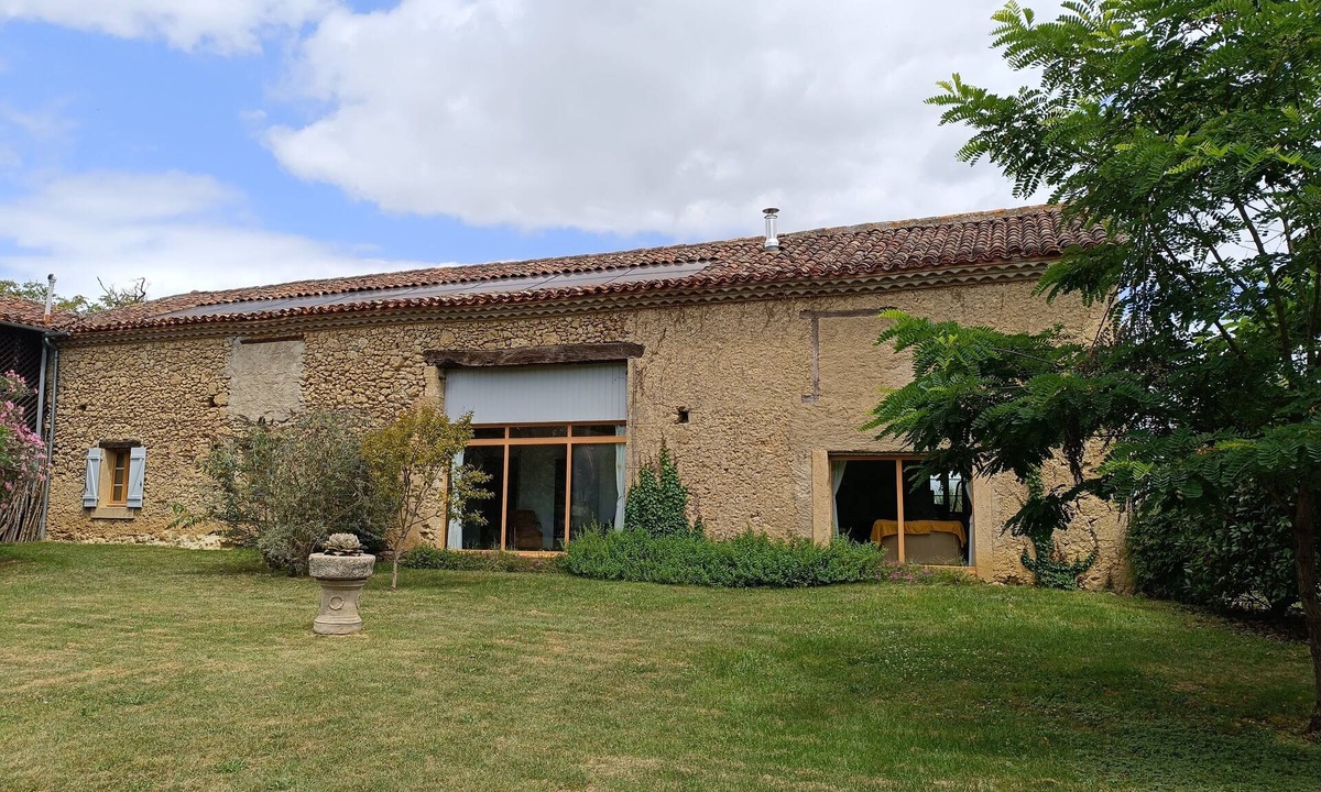 Moncorneil-Grazan House | Longère (farmhouse), single storey, all comforts. Pets allowed