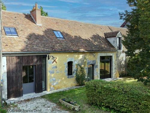 Comblot House | Longère Percheronne avec jardin clos et cheminée luxueuse - FR-1-497-197