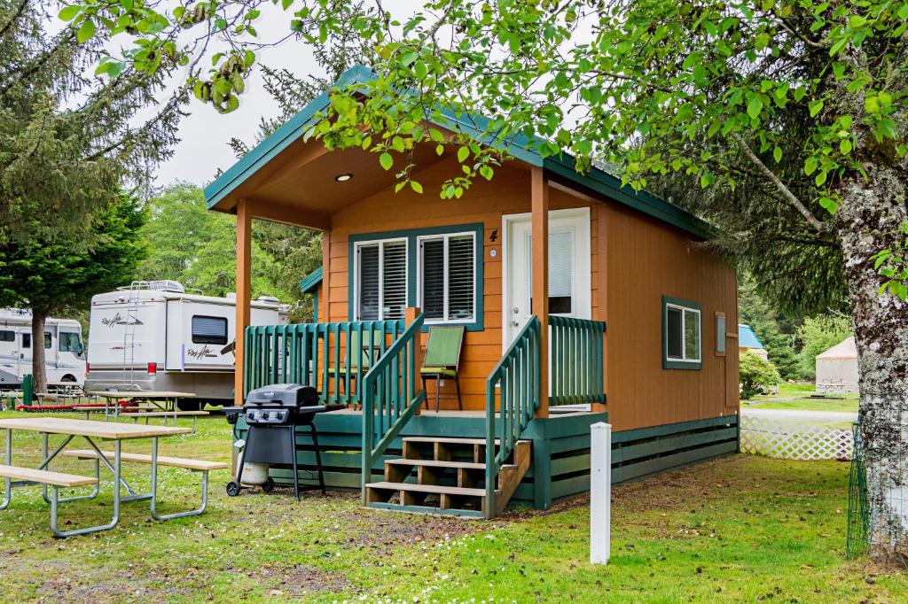 Seaview Resort | Long Beach Camping Resort Studio Cabin 4