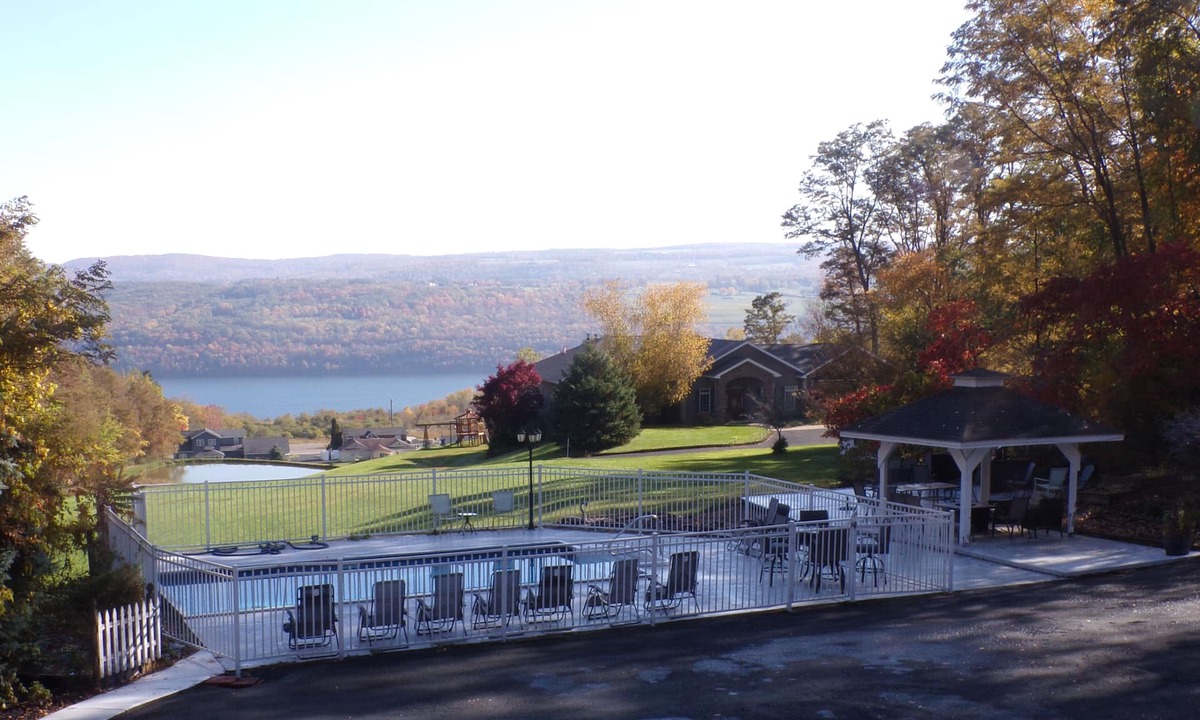 Town of Reading Bed & Breakfast | Long House Manor B And B