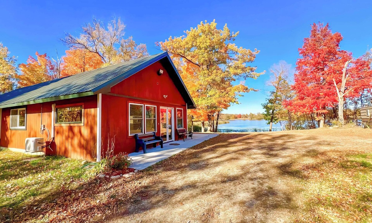 Parkers Prairie Cabin | Long Lake Cabin w/Fire Pit & more! Pet-Friendly