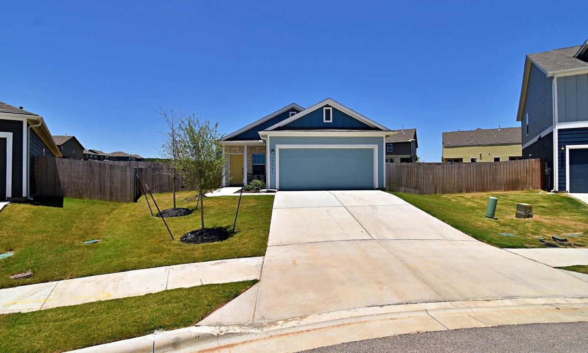 Del Valle House | Long-term Stays | Family-friendly | Communal pool!