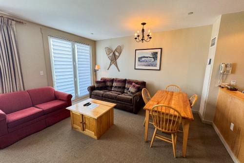 Stratton Mountain Hotel | Long Trail House 459