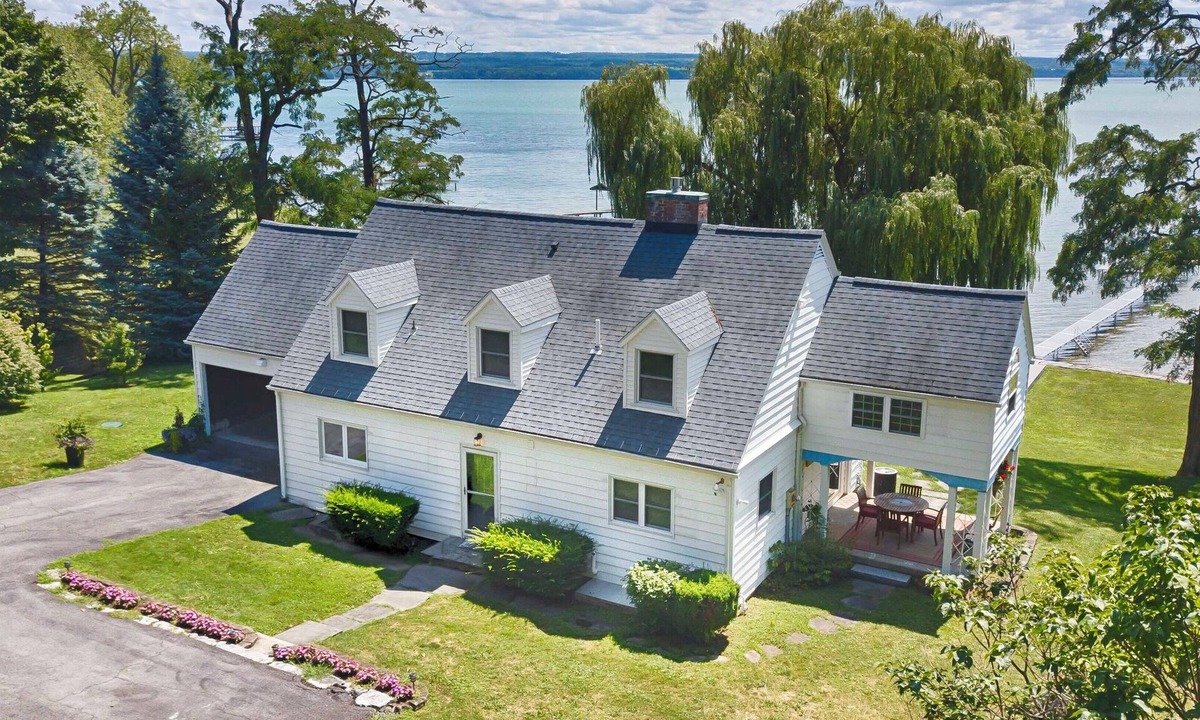 Seneca Falls Cottage | Long View on the Cove: Views! Views! Views!