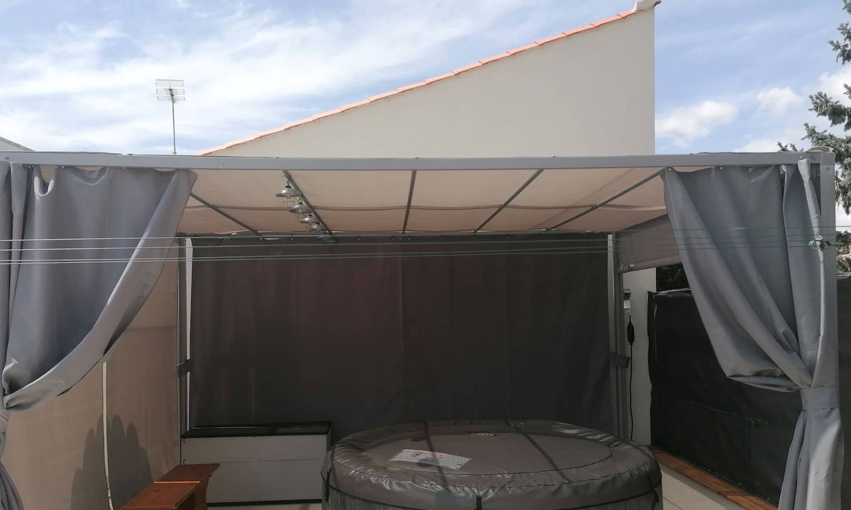 Avrille House | LONGERE AND JACUZZI DIRECTION TO THE OCEAN IN VENDEE