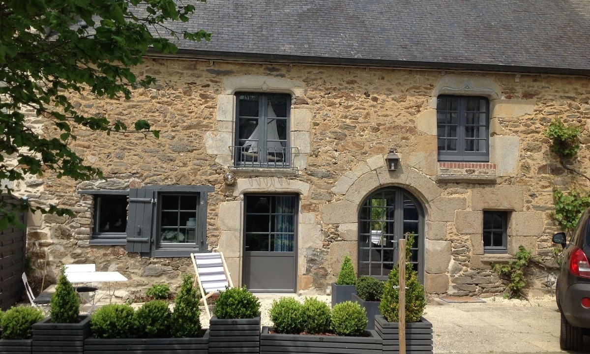 Pleurtuit House | Longere between land and sea