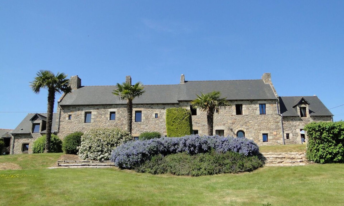 Pleven House | LONGERE XVIII CENTURY