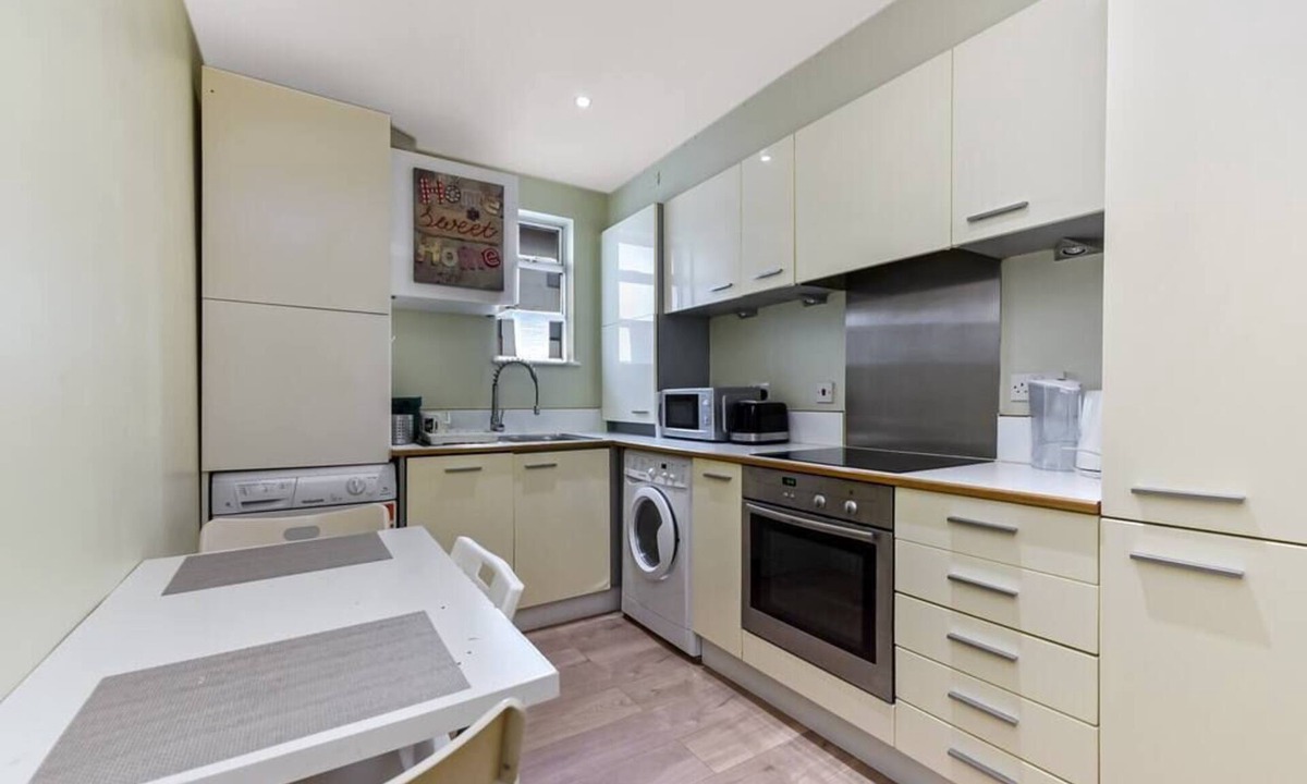 Ealing Apartment | Longfield · Central 2 bedroom Flat in Ealing Broadway