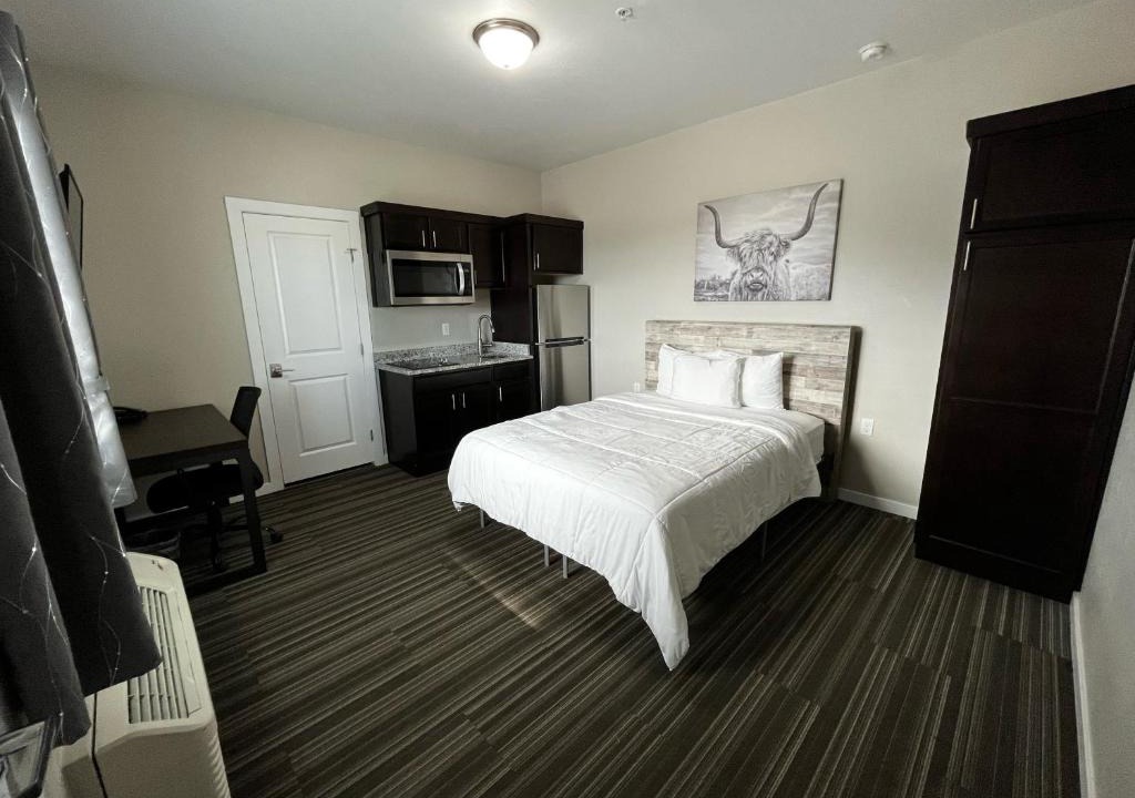 Loving Hotel | Longhorn Flats