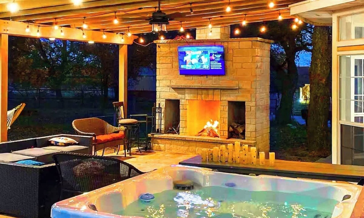 Azle House | Longhorns Swim Spa Hot tub Sauna Game Rm Picklebal