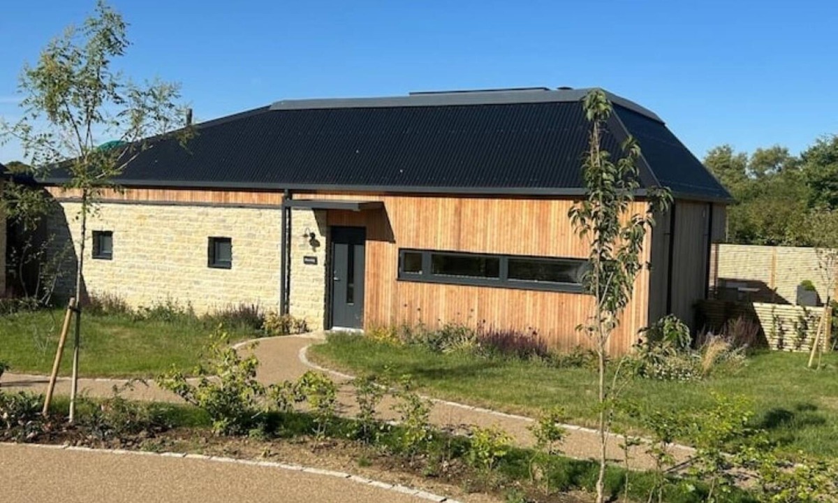 Beckhampton House | Longstones Avebury - Horslip