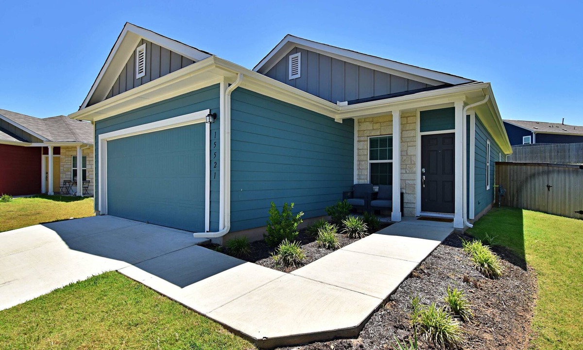 Del Valle House | Longterm Rental | Communal Pool, BBQ & Playgrounds