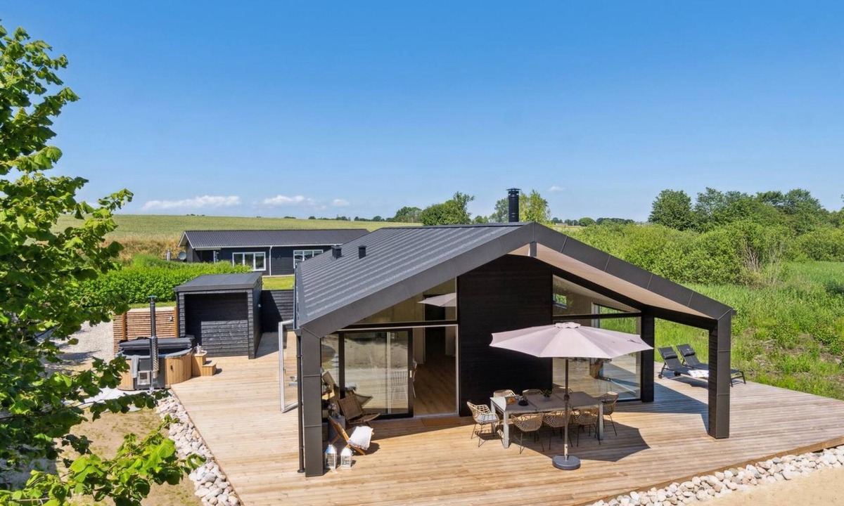 Knebel House | "Lonneke" - 450m from the sea by Interhome