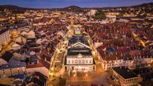 Lons-le-Saunier Apartment | Lons City Studio