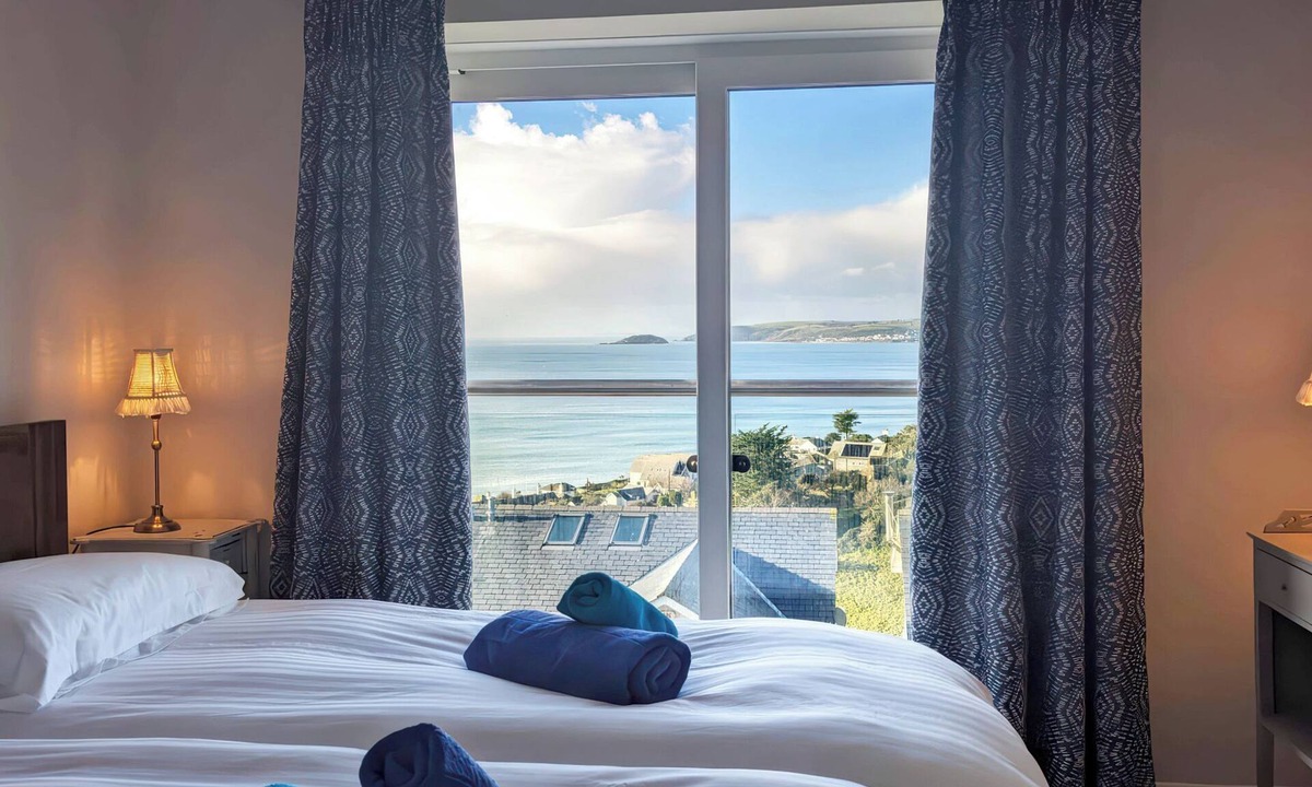 Downderry Cottage | Looe Island View