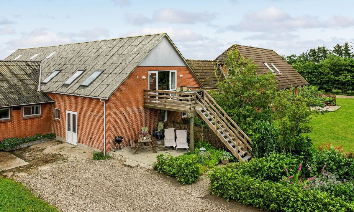 Hojer Apartment | Look forward to a wonderful vacation in rural tranquility in this family-friendly vacation apartment