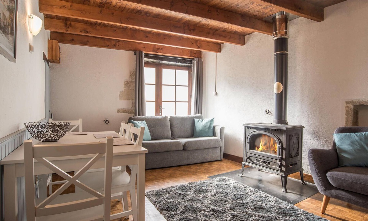 Nanclars House | Look forward to wonderful vacations in this accommodation with a shared pool.