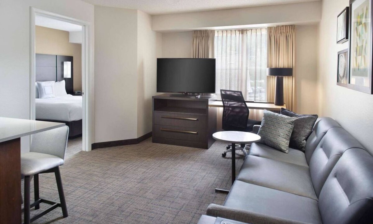 Cary Hotel | Look No More! Full Kitchen, Free Breakfast, Swimming Pool, Pets are Allowed!