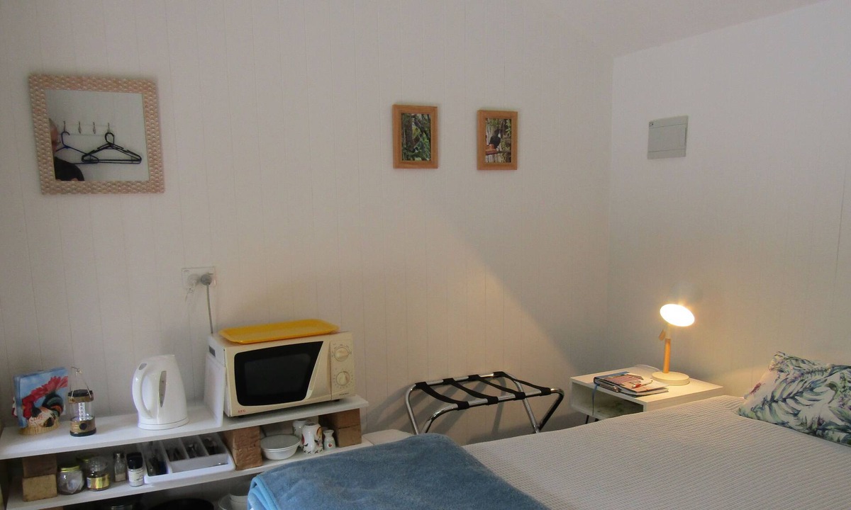 Kaipara Flats Cabin | Looking for a glamping experience with a difference? Try the Magnolia Room.