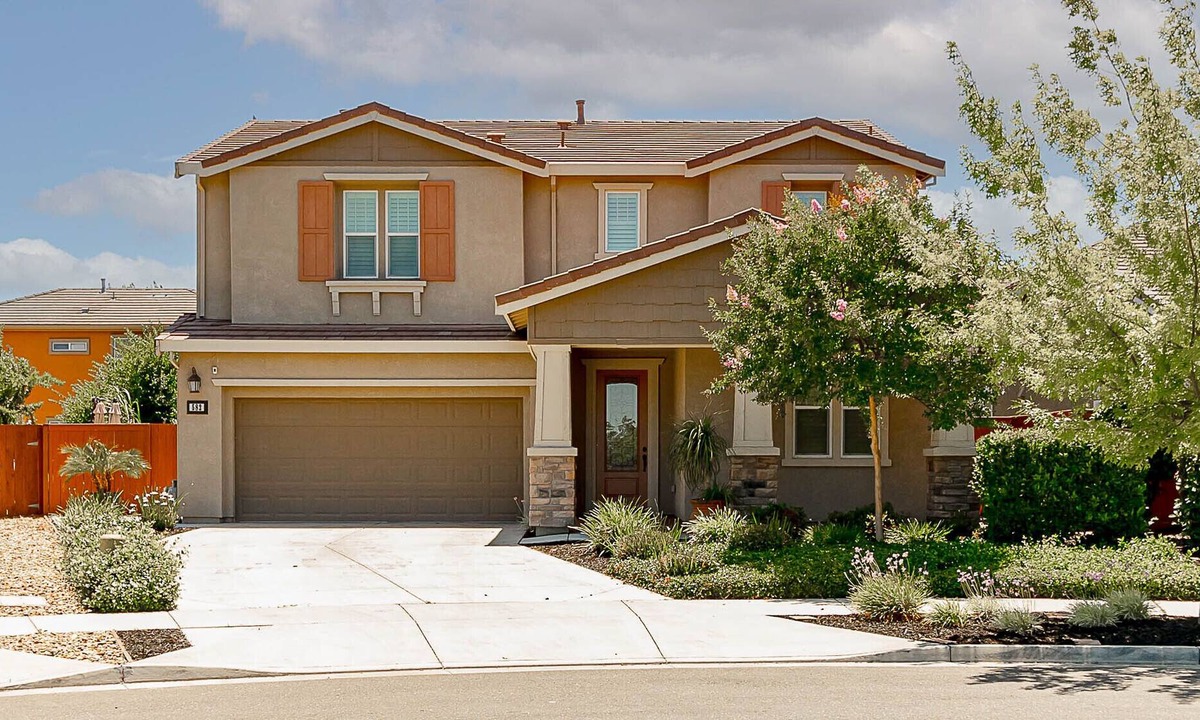 Lathrop House | Looking For A Nice Clean Space to Kick Back. STOP HERE!