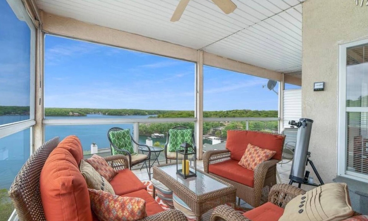 Lake Ozark Condo | ****Looking for Long Term Rental for Fall/Winter Months*****