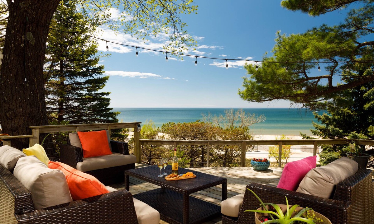 Grand Haven Bed & Breakfast | Looking Glass Beachfront Inn
