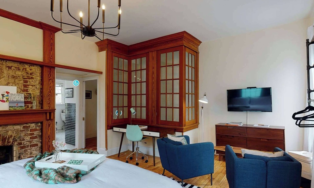 Cabbagetown Apartment | Looking Glass