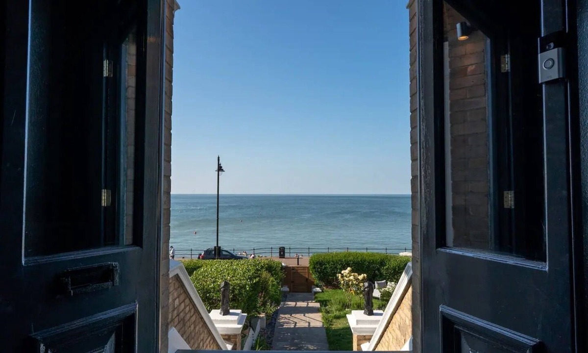 Herne Bay Apartment | Lookout by the Bay