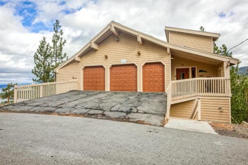 Zephyr Cove House | Lookout Lodge