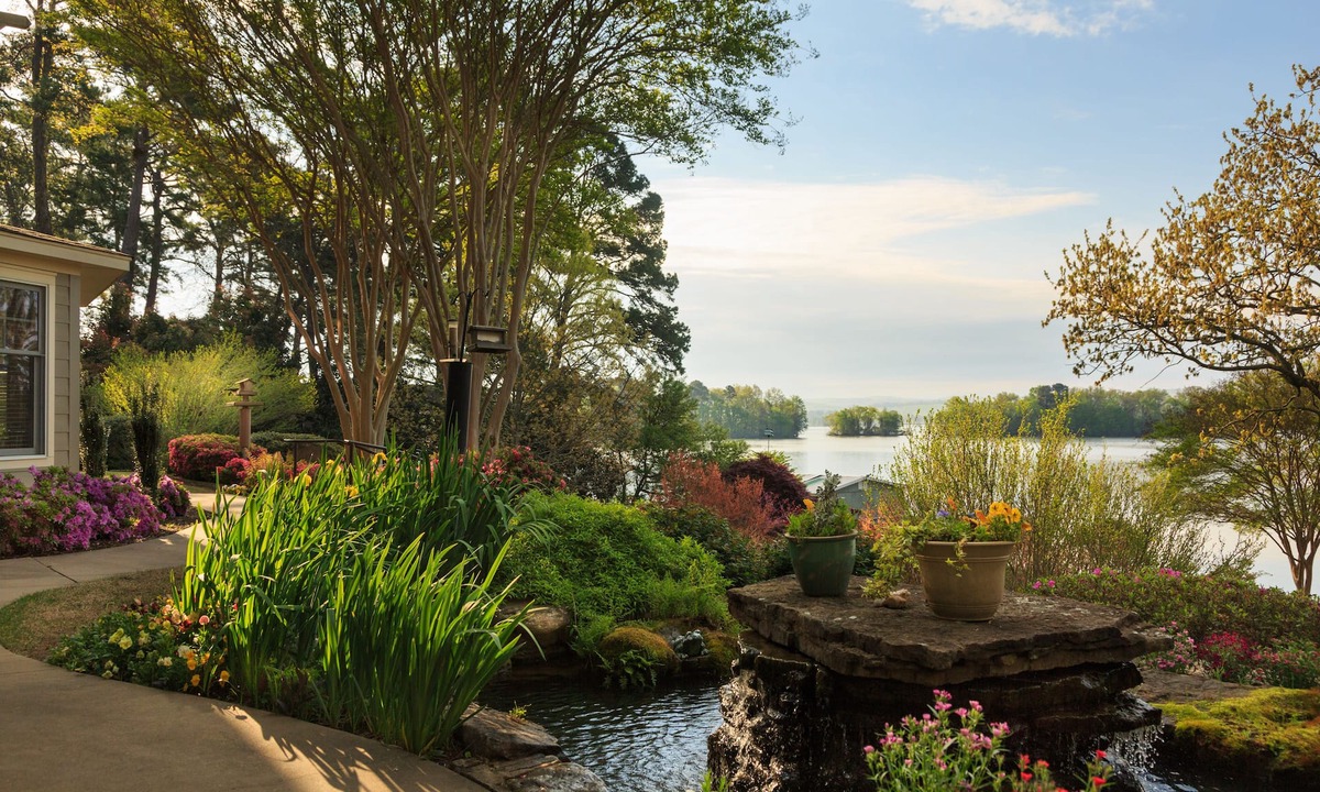 Lake Hamilton Hotel | Lookout Point Lakeside Inn