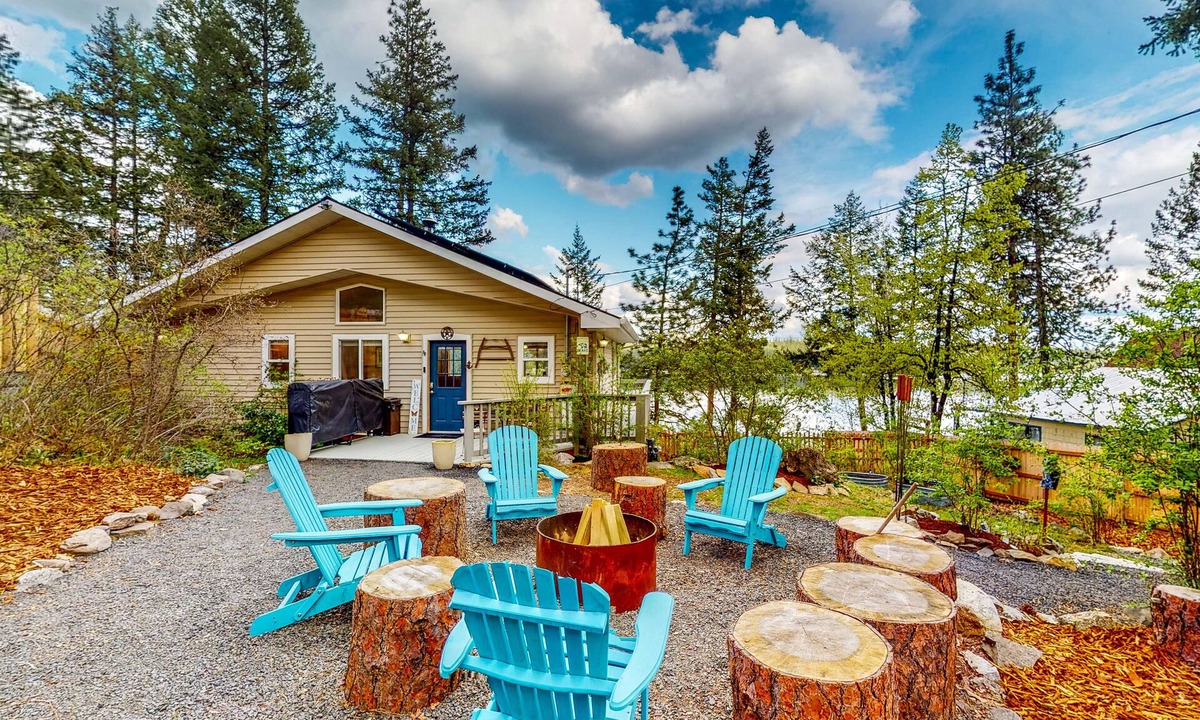 Loon Lake Cabin | Loon Lake Home & Cabins w/Firepit, Kayaks, & Dock