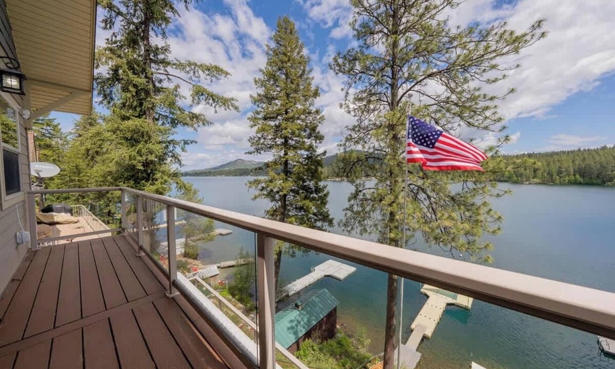 Loon Lake House | Loon Lakeside, Dockside Retreat