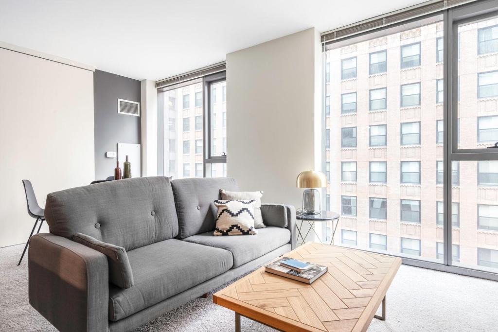 Downtown Chicago Apartment | Loop 1BR w Gym Pool WD nr Financial District CHI-238