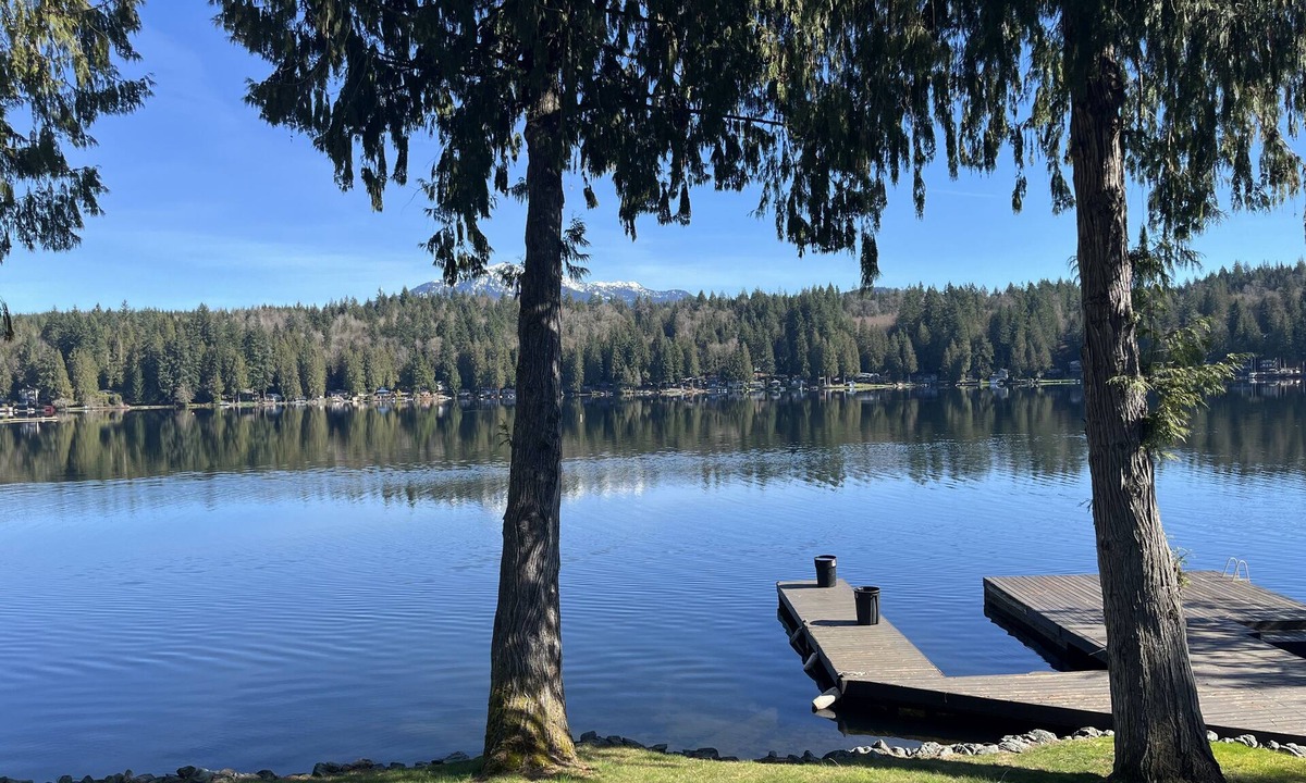Lake Roesiger House | Loop Shore Inn on Lake Roesigner