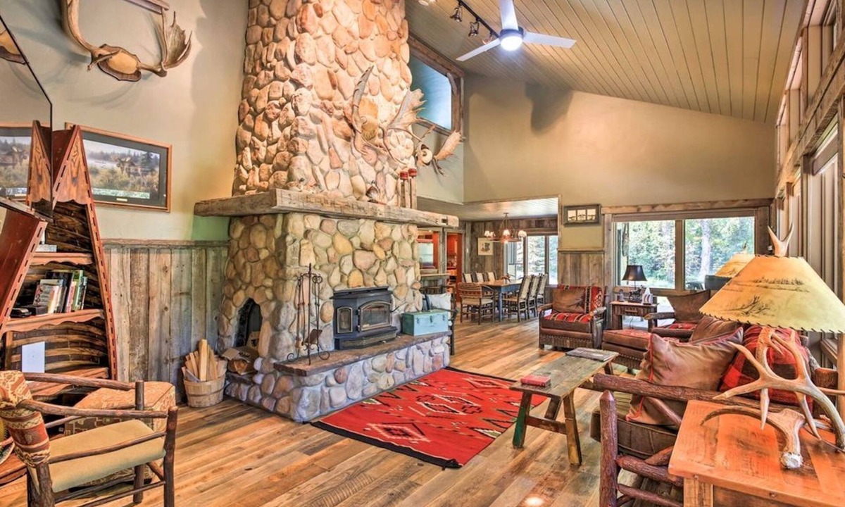 Troy Cabin | Loose Moose | Private Riverfront Retreat